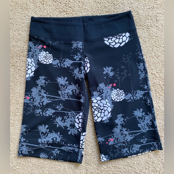 Lululemon Floral Print Activewear Knee Length Shorts - Picture 3 of 6